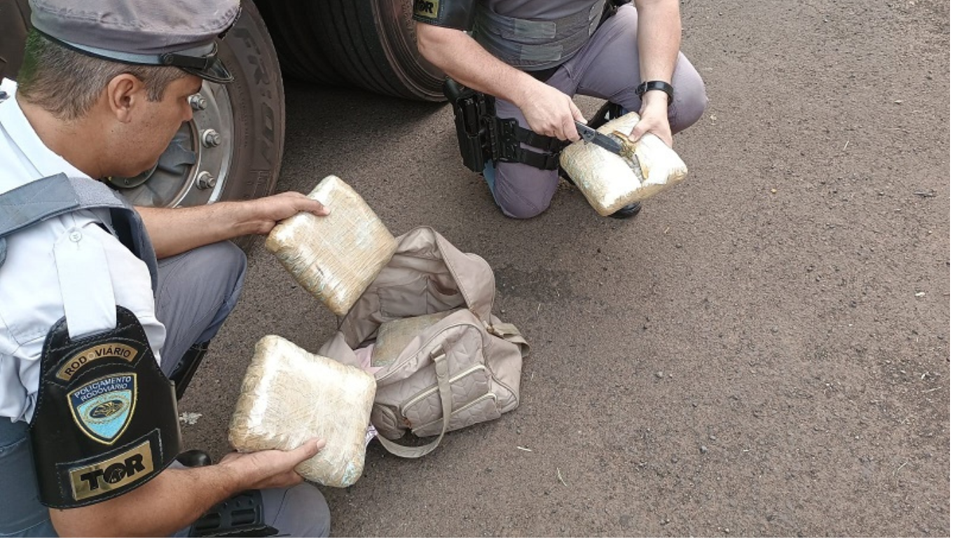 Polícia Militar Rodoviária prende passageira por tráfico internacional de drogas em Assis