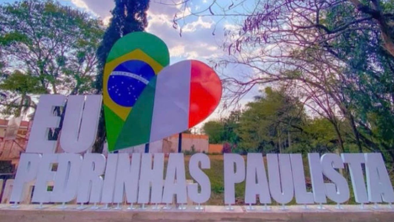 Letreiro “Eu Amo Pedrinhas Paulista” é nova atração do Município de Interesse Turístico