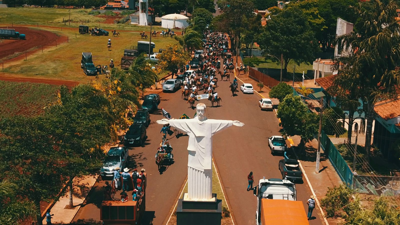 Cruzália realiza grande Cavalgada com a participação de 28 comitivas da região