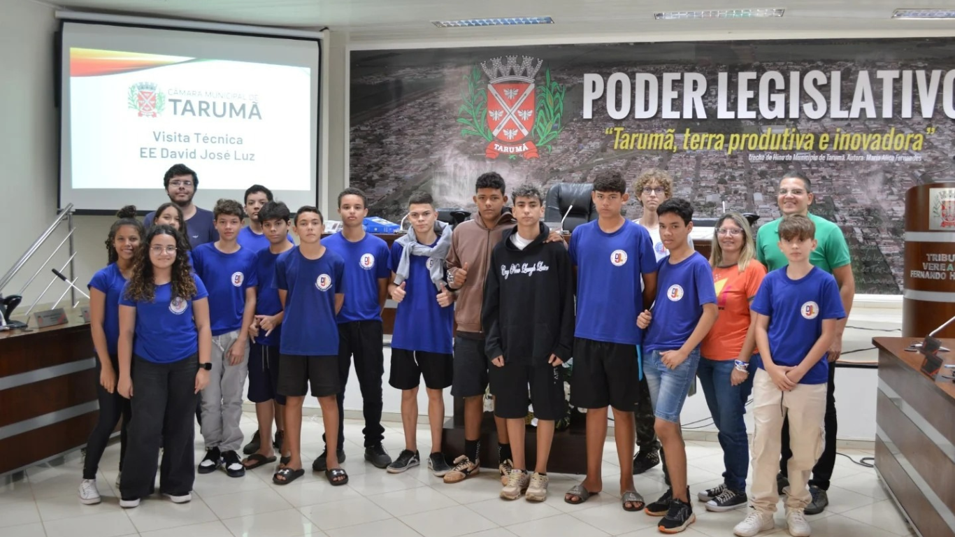 Alunos da Escola Estadual Prof. David José Luz visitam a Câmara Municipal de Tarumã