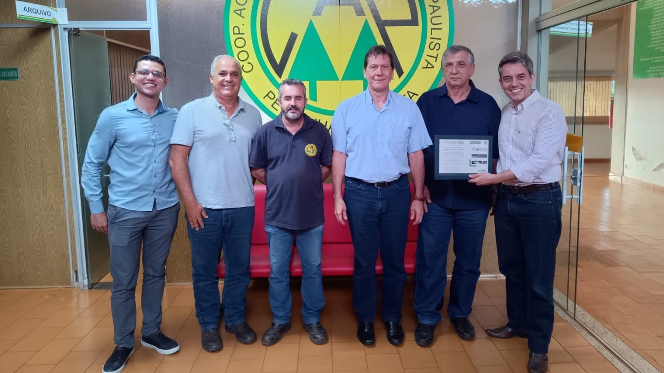 Cooperativa de Pedrinhas Paulista recebe certificado por consumo de energia renovável