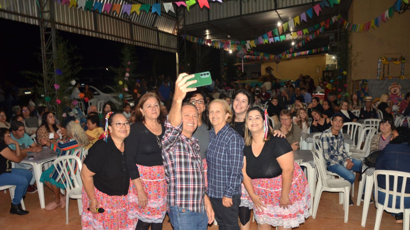 Grande público e muita animação garantem o sucesso da tradicional festa junina da Água da Pintada, em Cruzália
