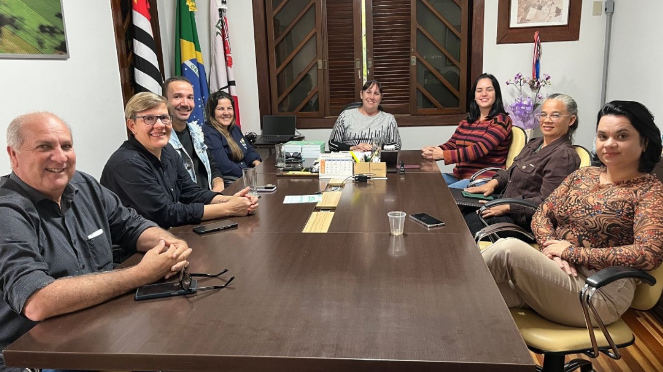 Prefeita e vice-prefeito de Tarumã se reúnem com conselheiros tutelares do município