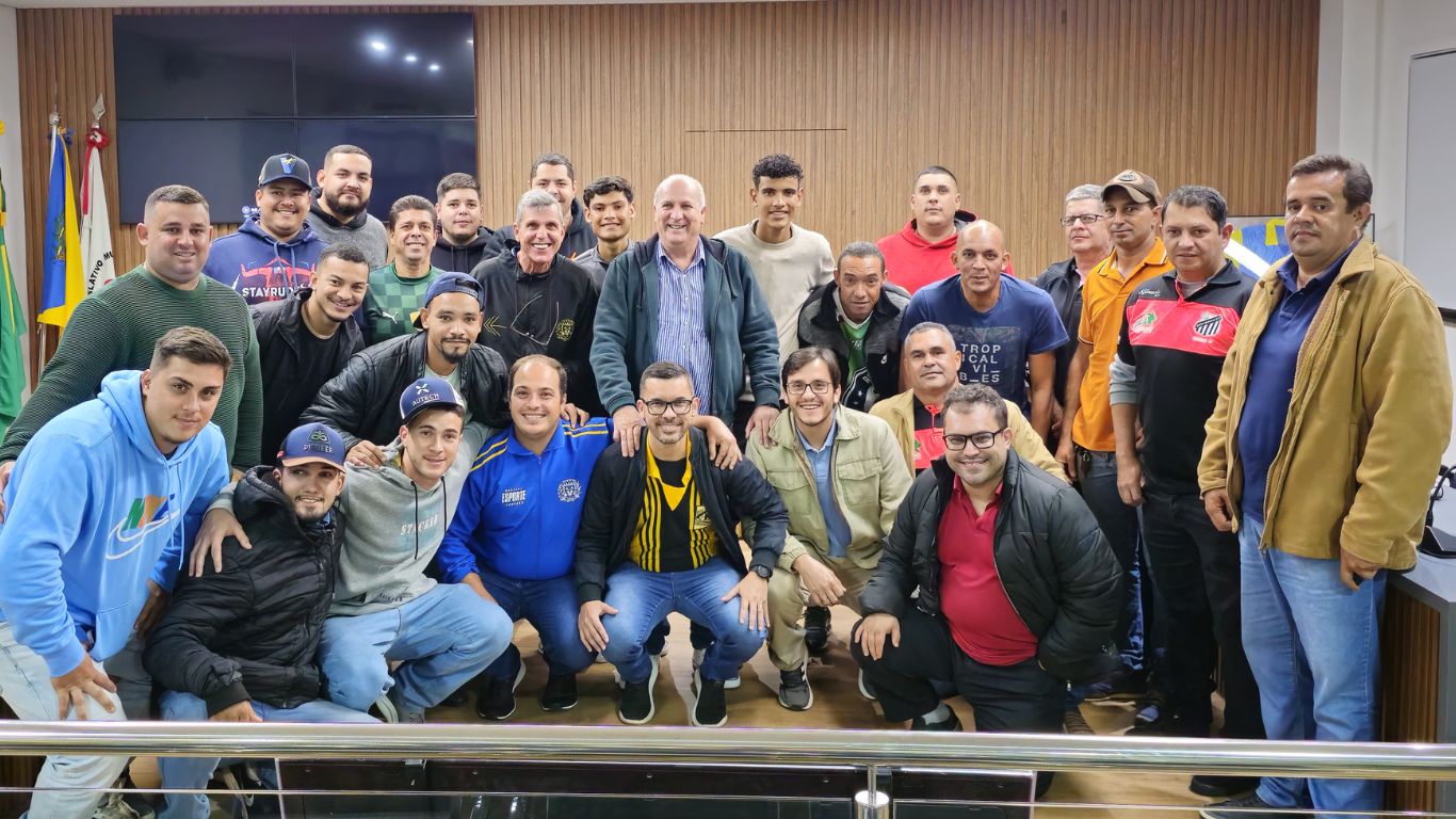 Reunião na Câmara discute implantação da iluminação no Campo Municipal de Maracaí