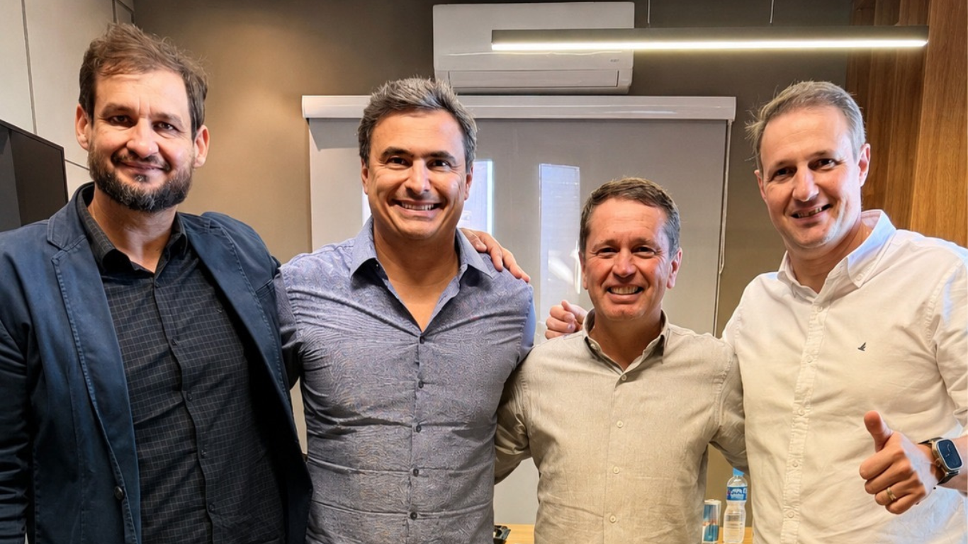 Prefeitos de Florínea e Cruzália participam de encontro político em Botucatu