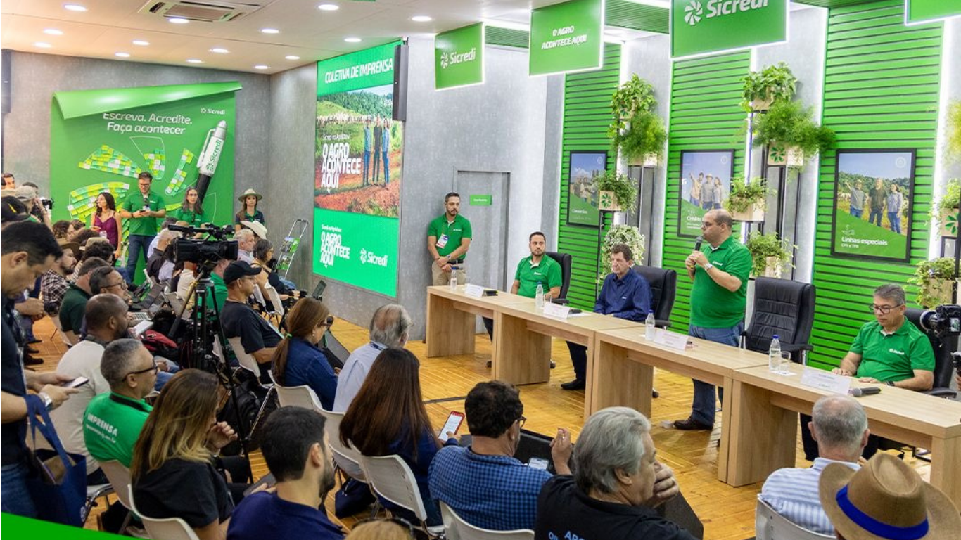 Sicredi reforça protagonismo na Agrishow 2026 como maior financiador privado do agronegócio brasileiro