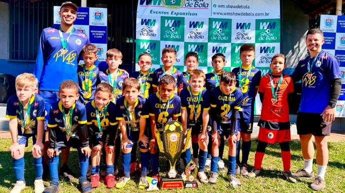 Escolinha Municipal de Futebol de Cruzália é campeã sub 10 na 3ª Copa Internacional de Futebol de Base