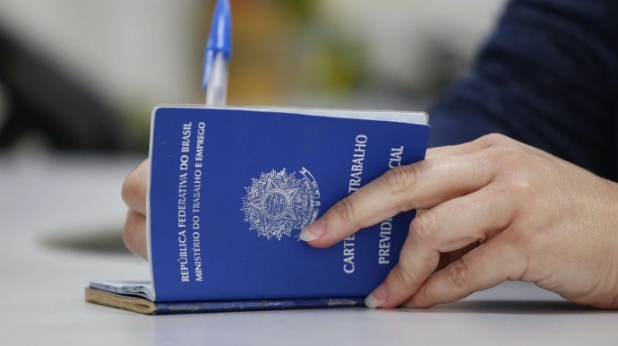 CRAS de Florínea recebe currículos para vagas de emprego com carteira assinada