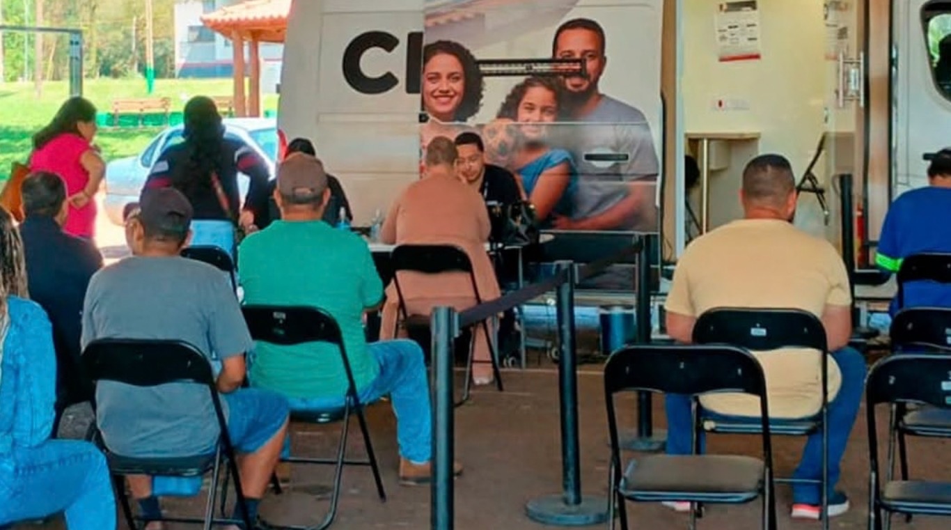 CDHU Móvel oferece atendimento à população de Tarumã