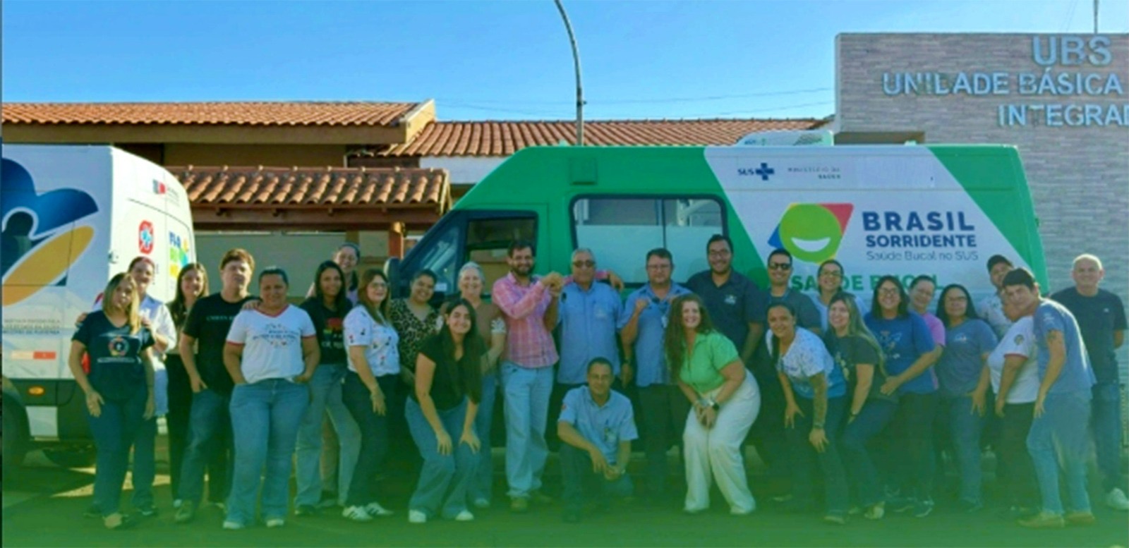 Florínea amplia estrutura da Saúde com entrega de Van e Unidade Odontológica Móvel