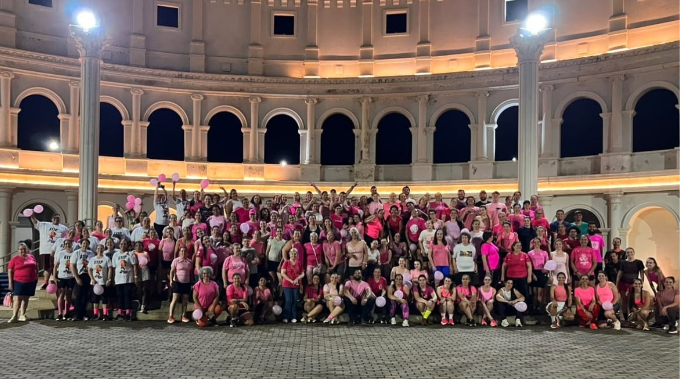 Em parceria com a equipe Pedrinhas Runners, Prefeitura promove noite de atividades esportivas em comemoração ao Outubro Rosa